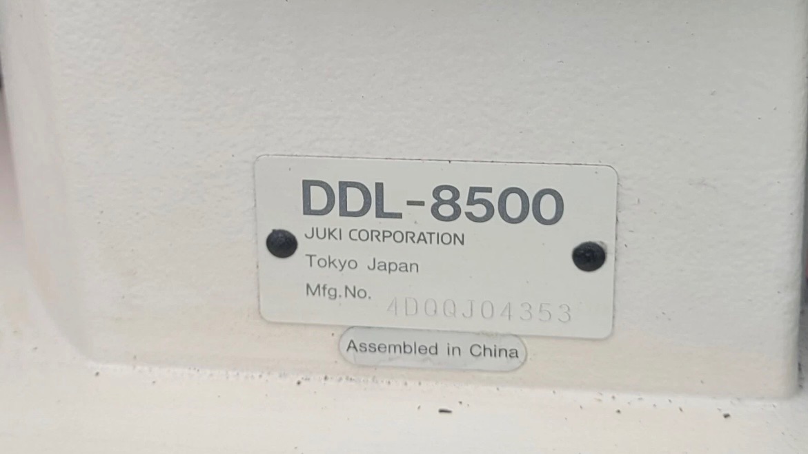 Juki Sewing machines with table DDL 8500 5
